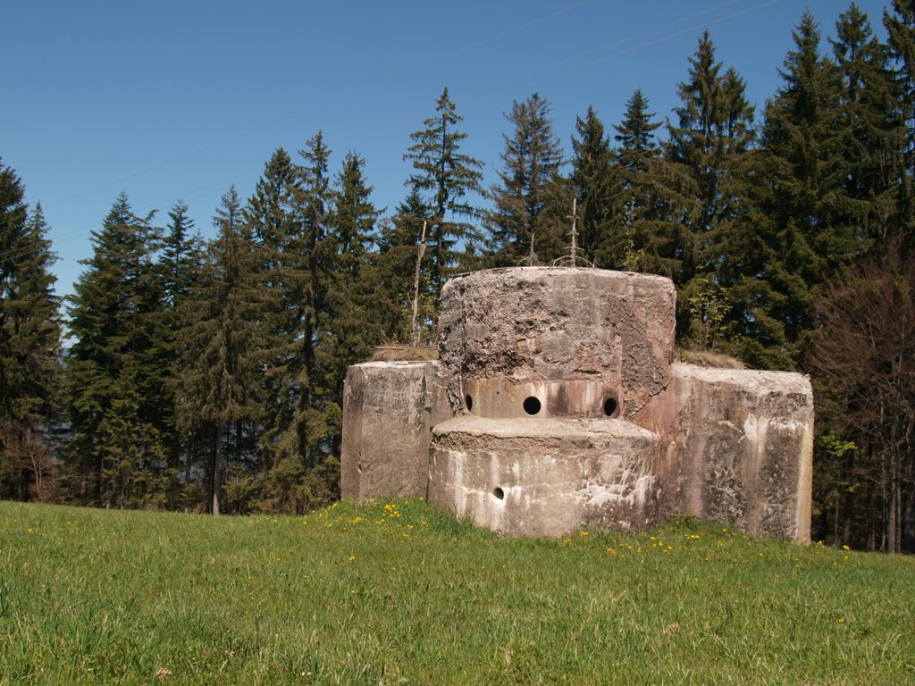 Stolpični bunker na Javorču.