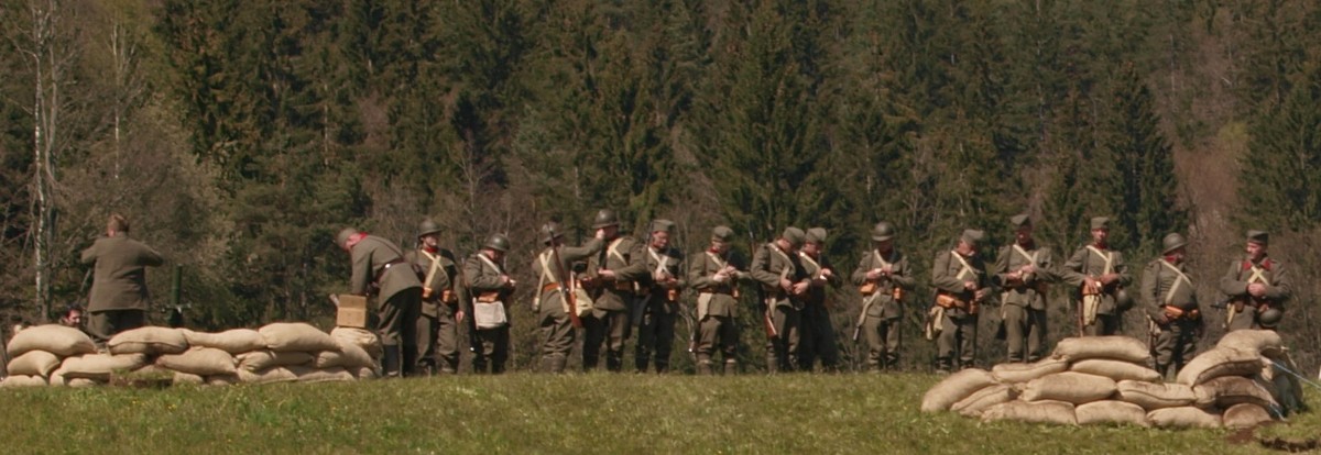 Vojaki bivše Kraljevine Jugoslavije se pripravljajo na predstavitev v Žireh.