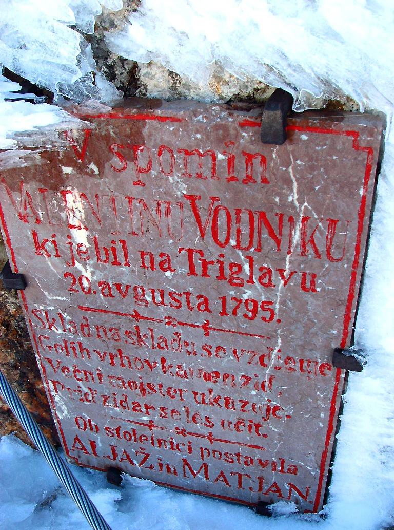 Spominska plošča Valentinu Vodniku pod vrhom Triglava