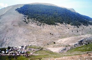 Na Bjelašnici pod vrhom Obalj je vas Lukomir, edina vas, ki v tem delu Bosne ni bila uničena. Foto: (Tatjana Drozg)