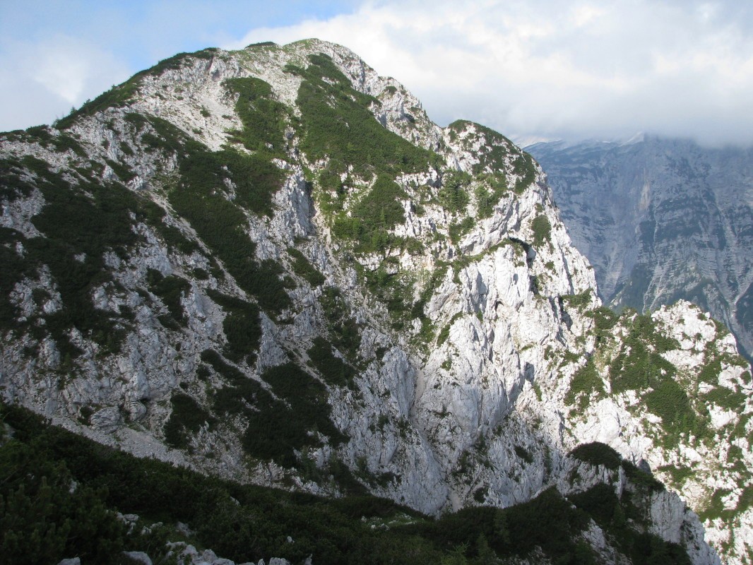 Brda (2009 m), vzhodno pred Debelo pečjo (2014 m)