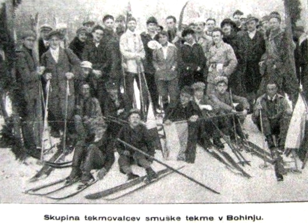 Skupina tekmovalcev smuške tekme v Bohinju