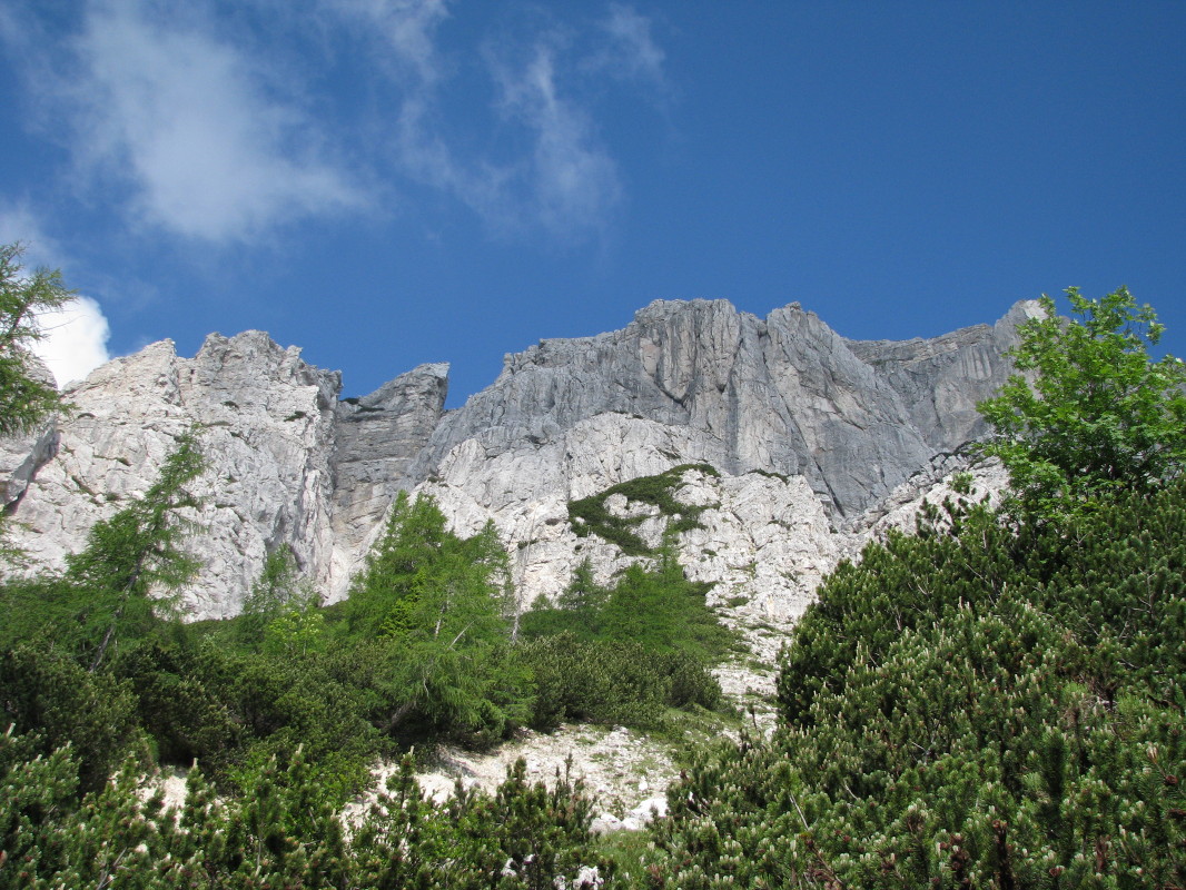 Z Vratc (1799 m), pogled na greben z vrhom Nad Šitom glave (2087 m) in Male Mojstrovke (2333 m)
