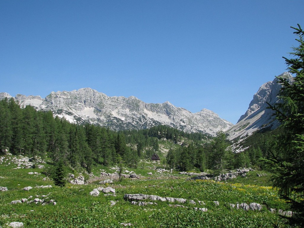 Zahodni greben z Velikim špičjem (2396  m) in Malim špičjem 2312 m) nad dolino Triglavskih sedmerih jezer