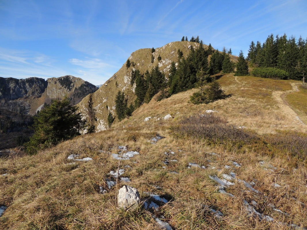 Poldetov rovt (1485 m) in Krêvl (1515 m)