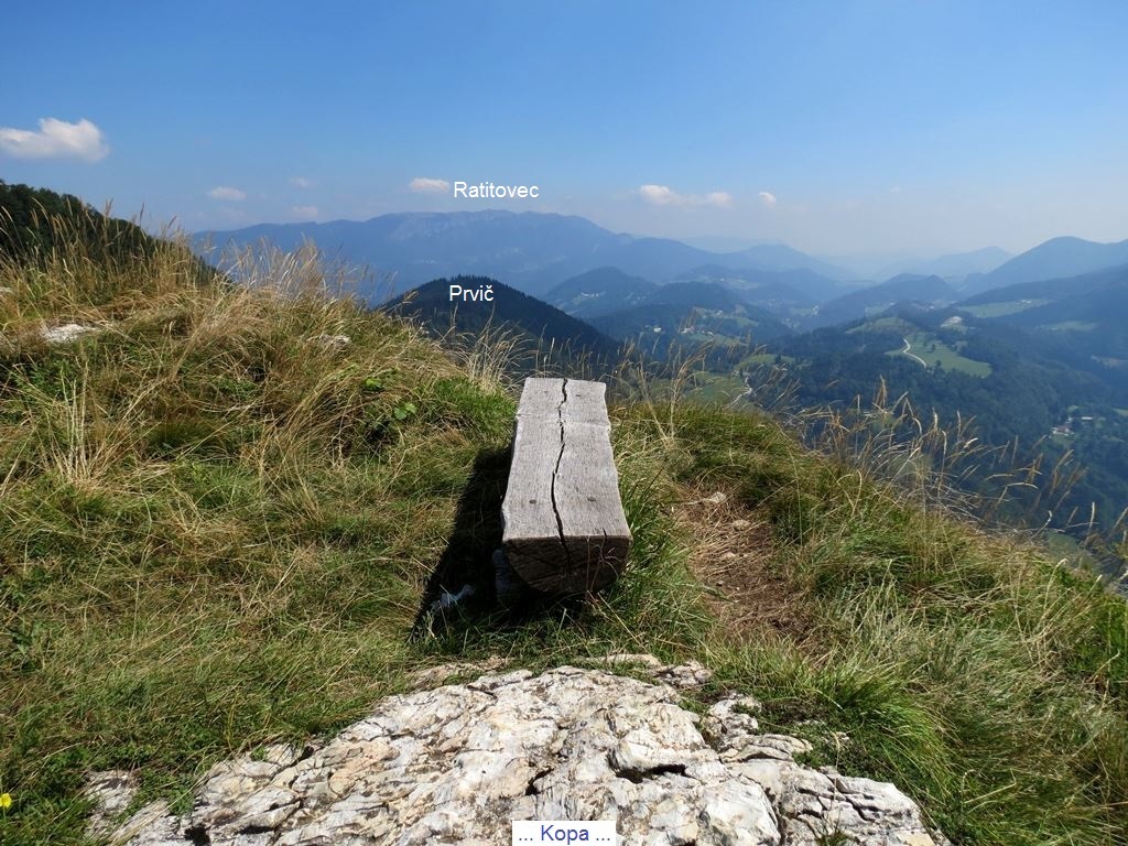 Gorenji in Dolenji Novaki, med razglednimi travniki izstopajo višji gozdni vrh Drnova (1004 m), ter Veliki Njivč (915 m) in Mali Njivč (758 m), ki skupaj tvorita poznano sotesko Pasica nad Bolnico Franjo