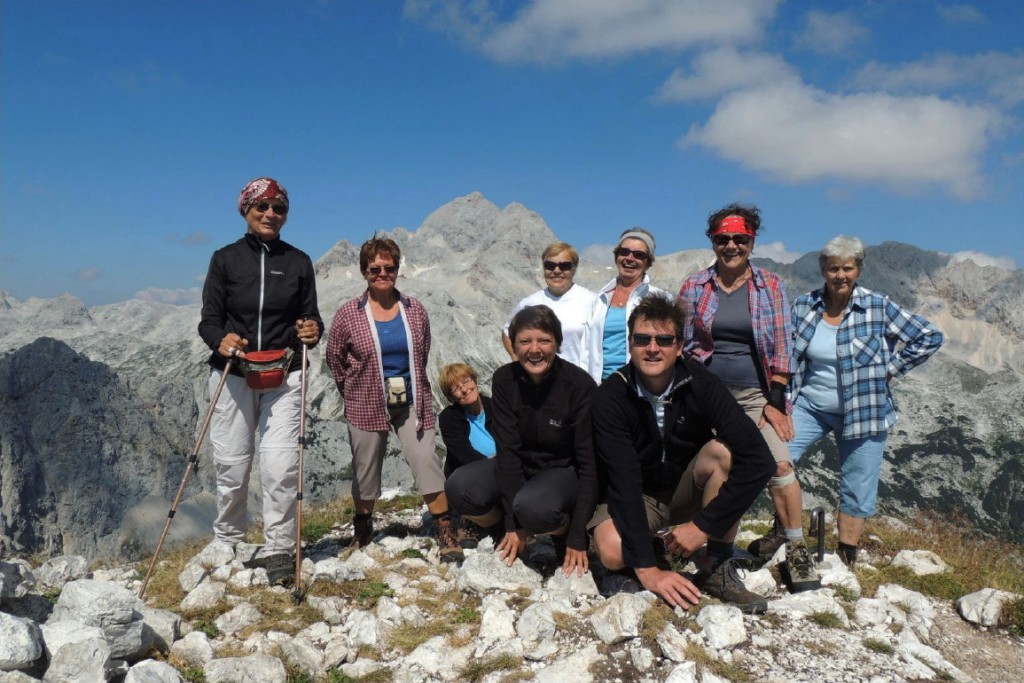 Skupina pohodnic iz Bohinja, ter Tinne & Tim iz Belgije na Velikem Draškem vrhu (2243 m)