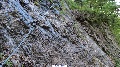 Najprej prečkam hudournik Knežica, to so stranski pritoki potoka Kneža, katerega dosežem kasneje v najgloblji grapi »hude štapne,« preko katere so v pomoč številne skobe za lažji prehod preko divje struge v močnih nalivih neprehodnega hudournika, južno pod gorskimi pašniki Ravenske Ovčje Suhe ...