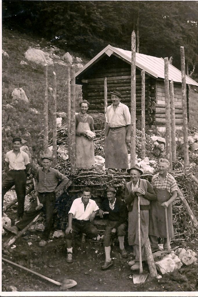 Apnenica na Spodnjem Kališču, kjer so za gradnjo planinskega doma kuhali in gasili apno