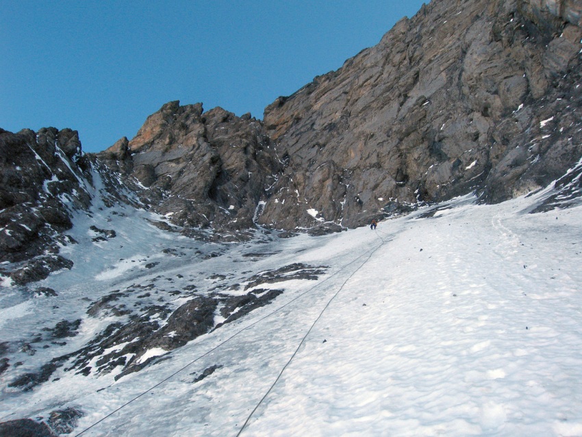 Beli pajek - strmo ledišče v zgornjem delu stene, Foto: Andrej Erceg